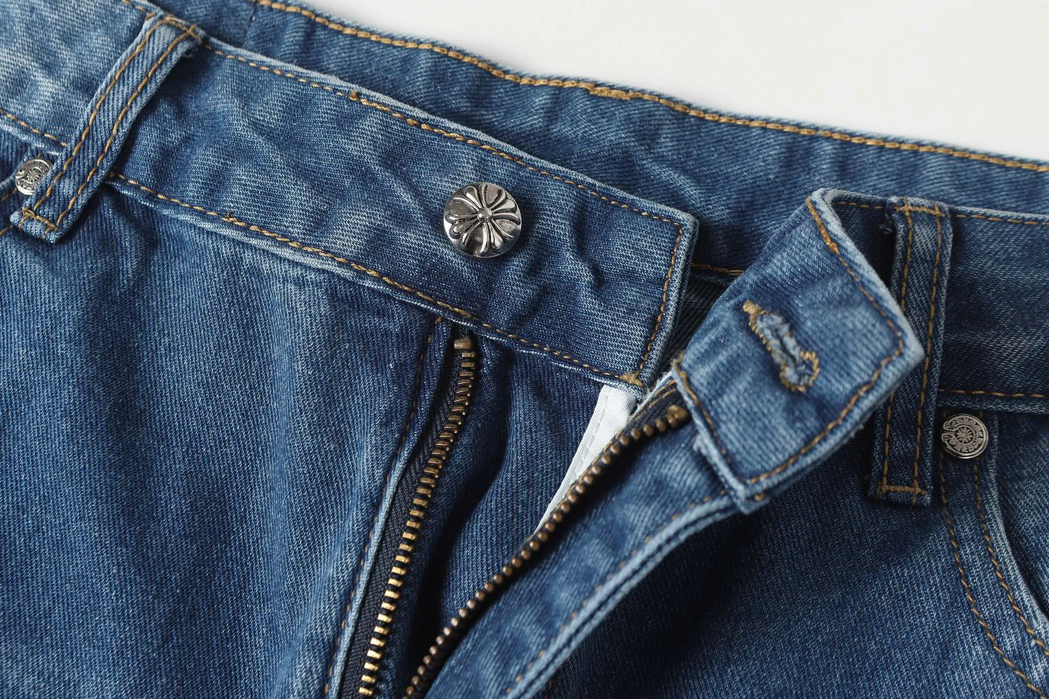 P270 Cross-border model, please do not place an order if you are pursuing quality - Chrome Hearts/Chrome Hearts Cross ✝️ Inlaid embroidered washed jeans, trousers and casual pants - High weight, high density and high quality. The wool is soft, delicate and skin-friendly. It feels soft and silky. It has excellent warmth and skin-friendly properties - Custom-woven and dyed, no color difference. No matter the fabric or workmanship details, it beats the ordinary version on the market - Hardware zipper accessories are all customized, full of details -Colour: washed blue -Size: 28 30 32 34 36